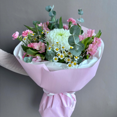 Букет «Приятный комплимент» от интернет-магазина «Rozman Flowers» в Нижневартовске